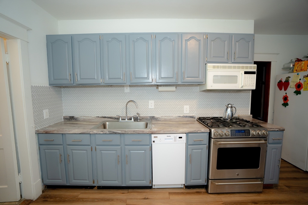 23 Wildermere Street Chicopee, MA 01020 - Photo 15 of 31