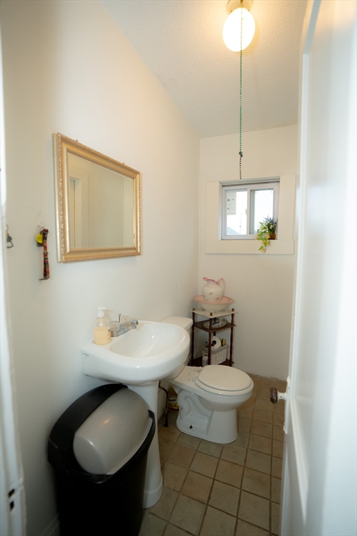 23 Wildermere Street Chicopee, MA 01020 - Photo 16 of 31