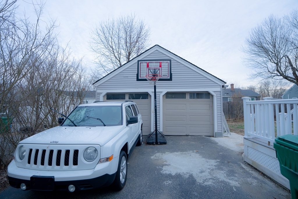 23 Wildermere Street Chicopee, MA 01020 - Photo 7 of 31