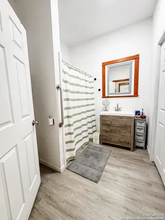 a view of livingroom with furniture