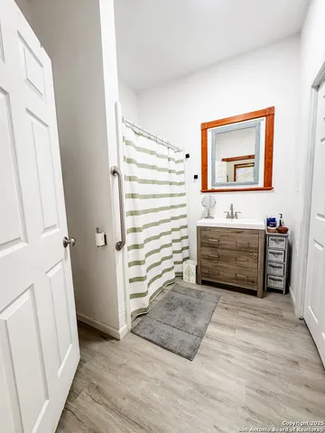 a view of livingroom with furniture