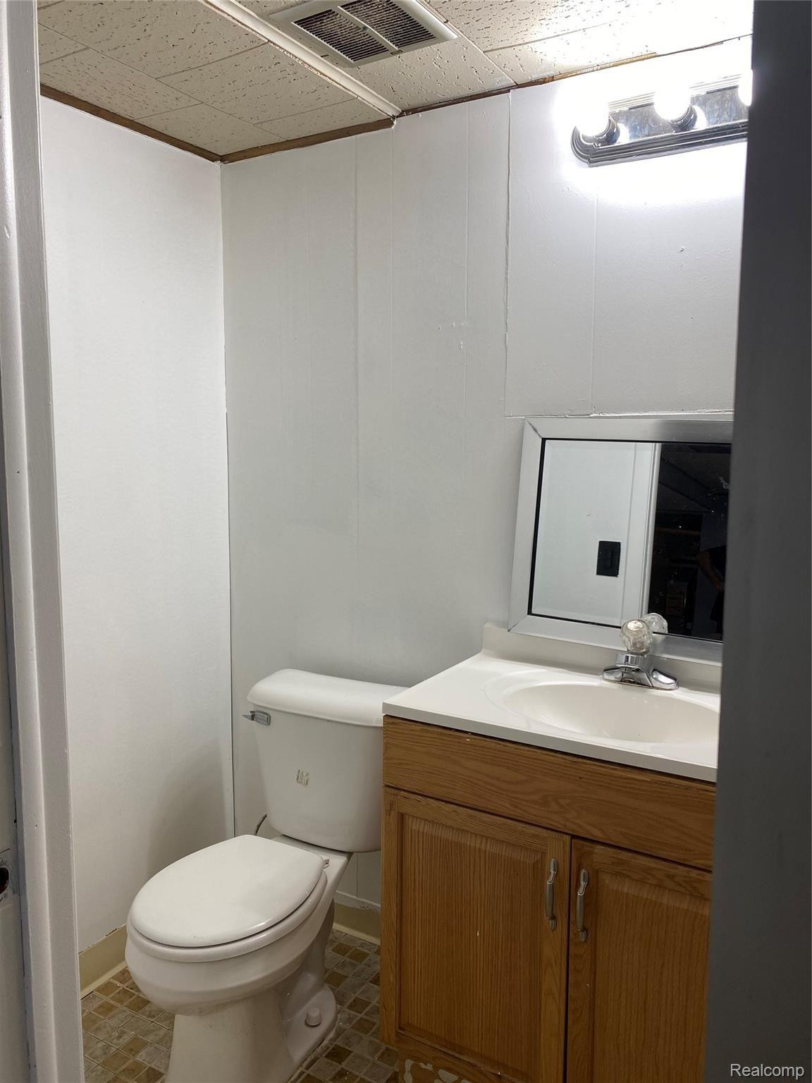 31901 Marblehead Road Farmington, MI 48336 - Photo 6 of 22 B29F8E61-0AE3-4F3B-803A-783F5DACB8C2.jpeg