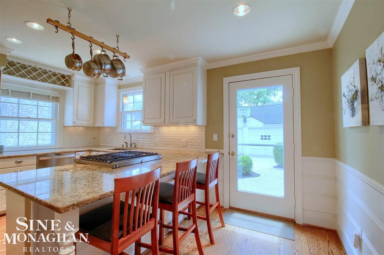 283 Merriweather Road Grosse Pointe Farms, MI 48236 - Photo 9 of 32