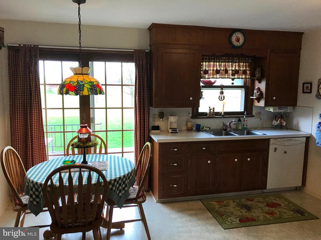 2090 Jarvis Road Lancaster, PA 17601 - Photo 4 of 27 Gallery Image 4
