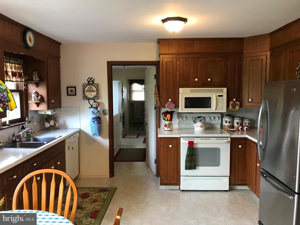 2090 Jarvis Road Lancaster, PA 17601 - Photo 5 of 27 Gallery Image 5