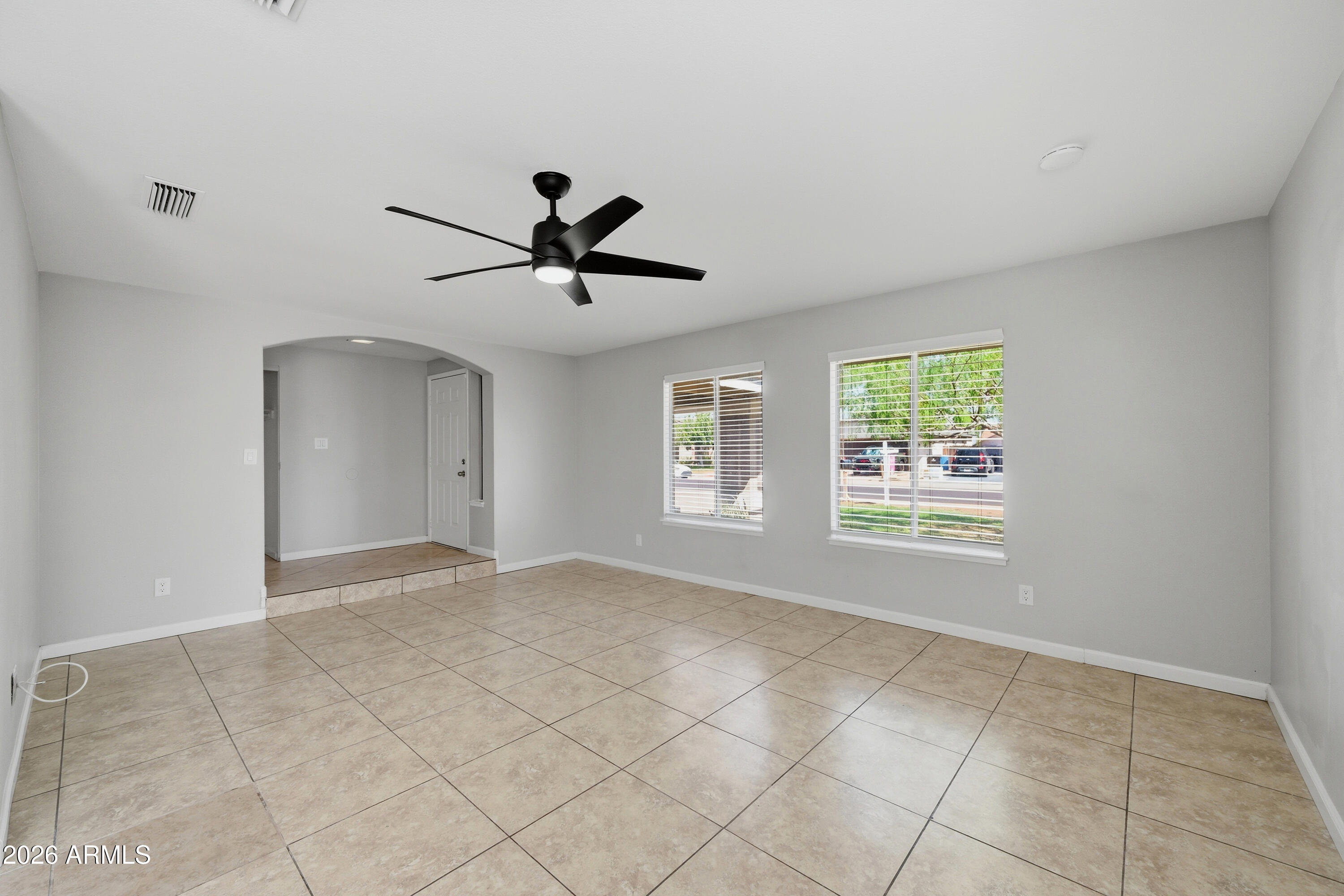 1651 East Apollo Road Phoenix, AZ 85042 - Photo 4 of 23 Living Room