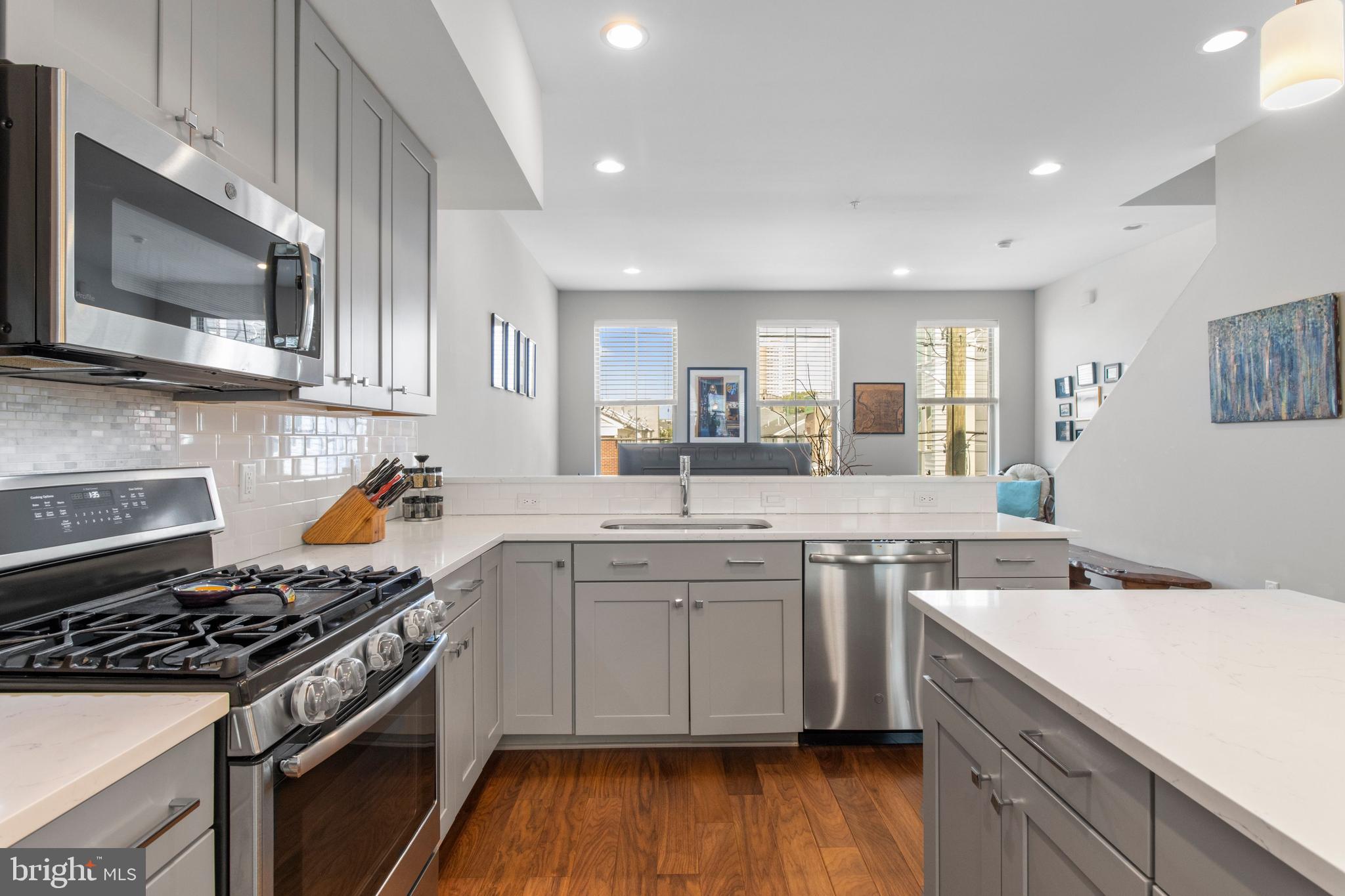 406 Reed Street Philadelphia, PA 19147 - Photo 8 of 36 Gallery Image 8