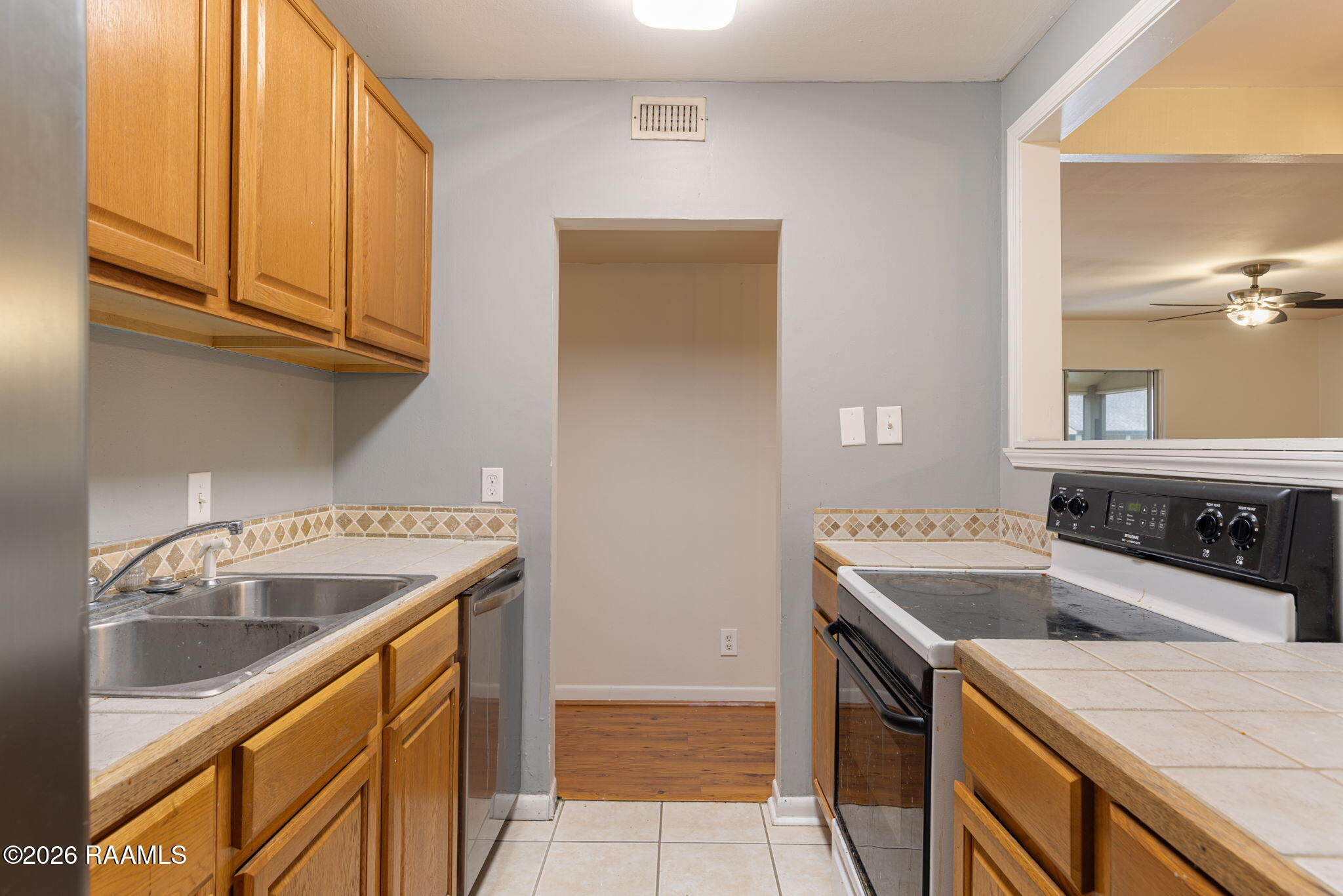 220 Doucet Road, Unit 215B Lafayette, LA 70503 - Photo 9 of 21 15-web-or-mls-220 Doucet Rd 215B-15