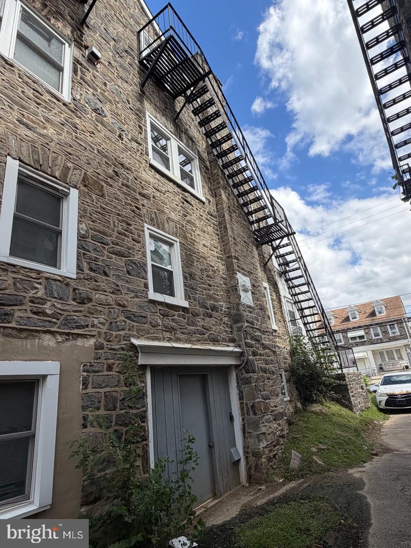 42 Brandon Road Upper Darby, PA 19082 - Photo 2 of 30 Gallery Image 2