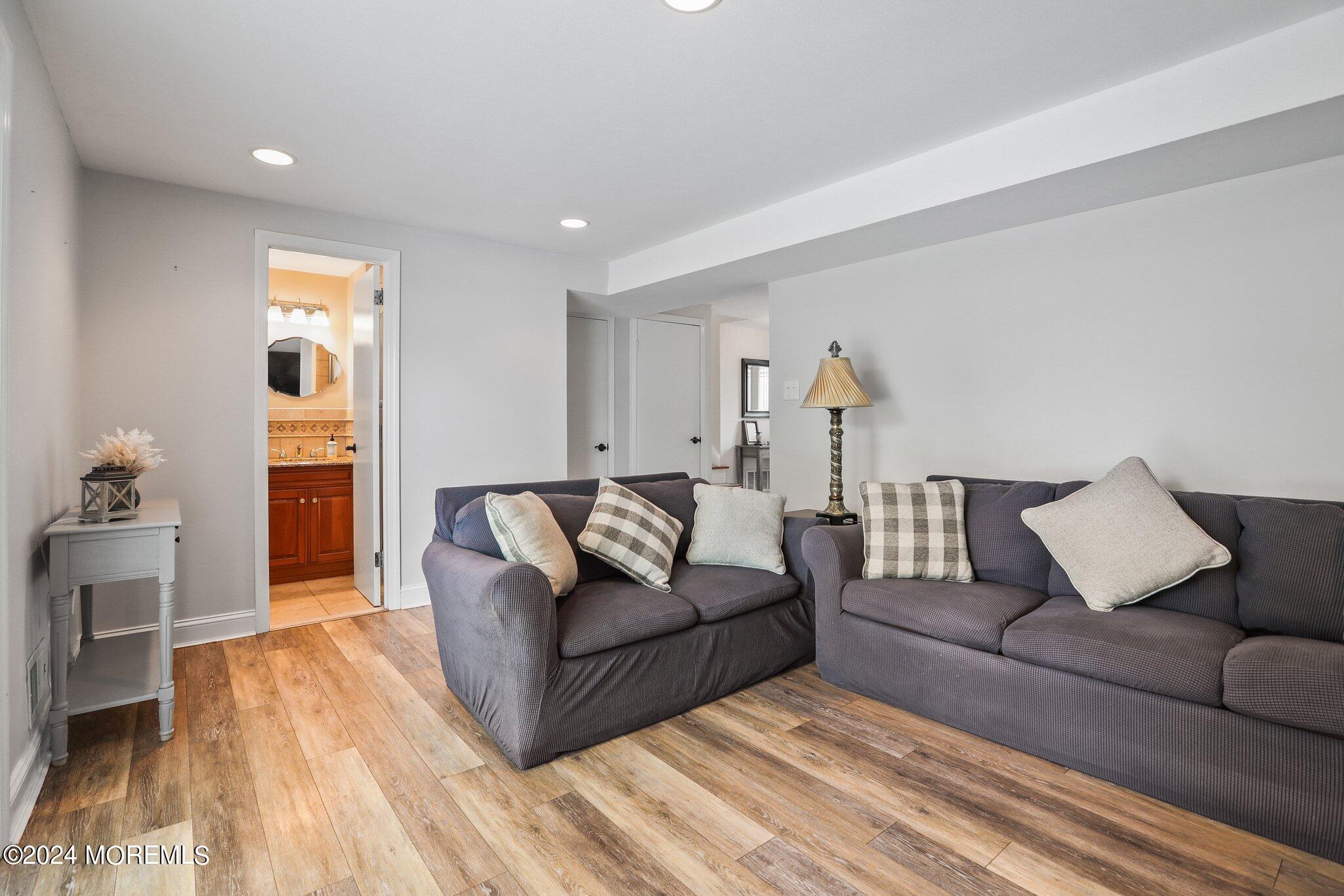 18 Nottingham Road Manalapan, NJ 07726 - Photo 13 of 36 FAMILY ROOM