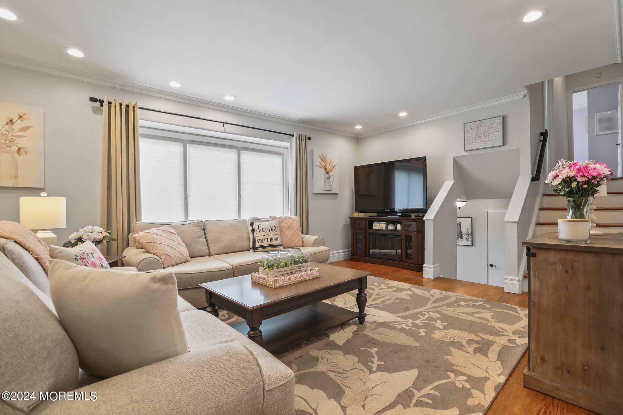 18 Nottingham Road Manalapan, NJ 07726 - Photo 7 of 36 LIVING ROOM