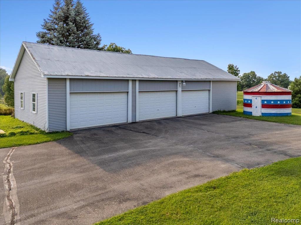 3335 West Marr Road Howell, MI 48855 - Photo 4 of 40 Gallery Image 4