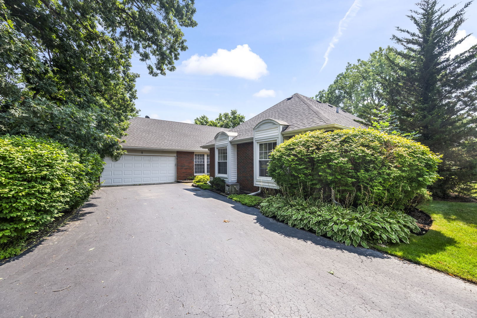 1 Oak Creek Road Rolling Meadows, IL 60008 - Photo 1 of 39