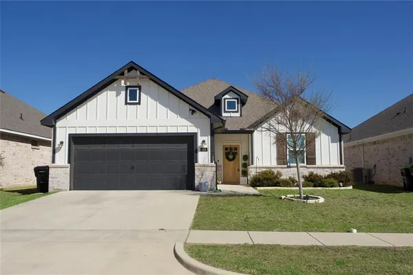 $319,000 | 528 Mustang Lane, Pilot Point, TX 76258
