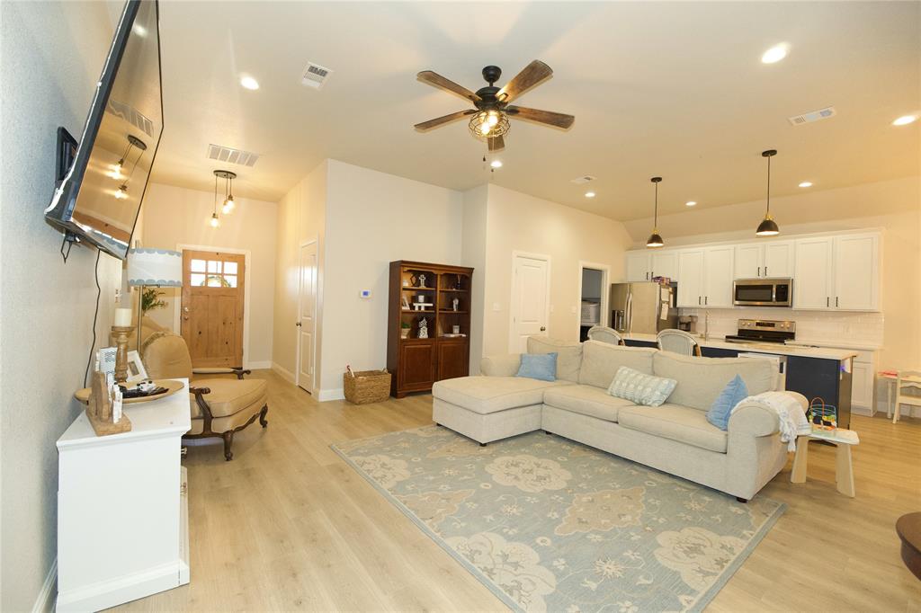 528 Mustang Lane Pilot Point, TX 76258 - Photo 3 of 25