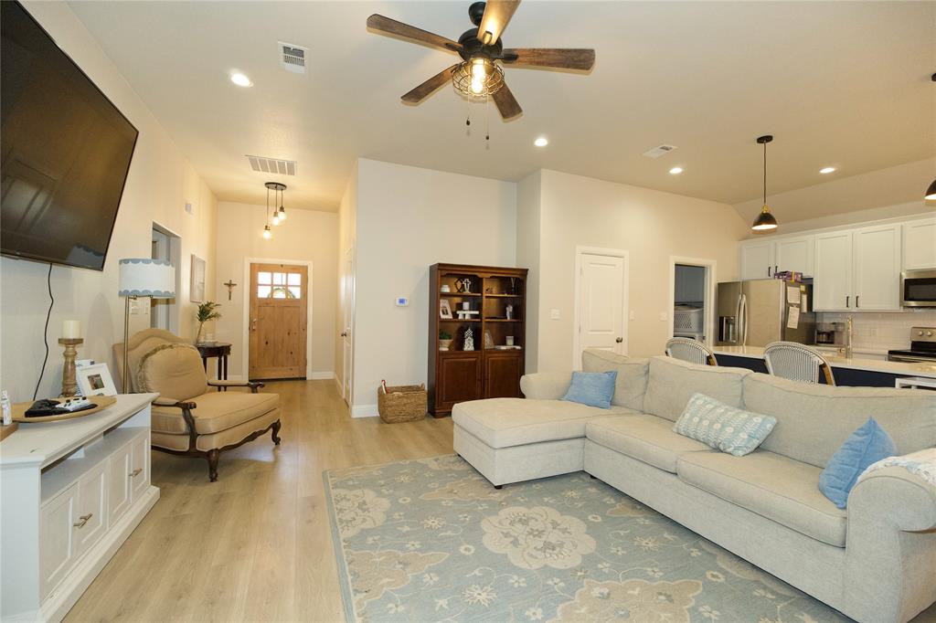 528 Mustang Lane Pilot Point, TX 76258 - Photo 4 of 25