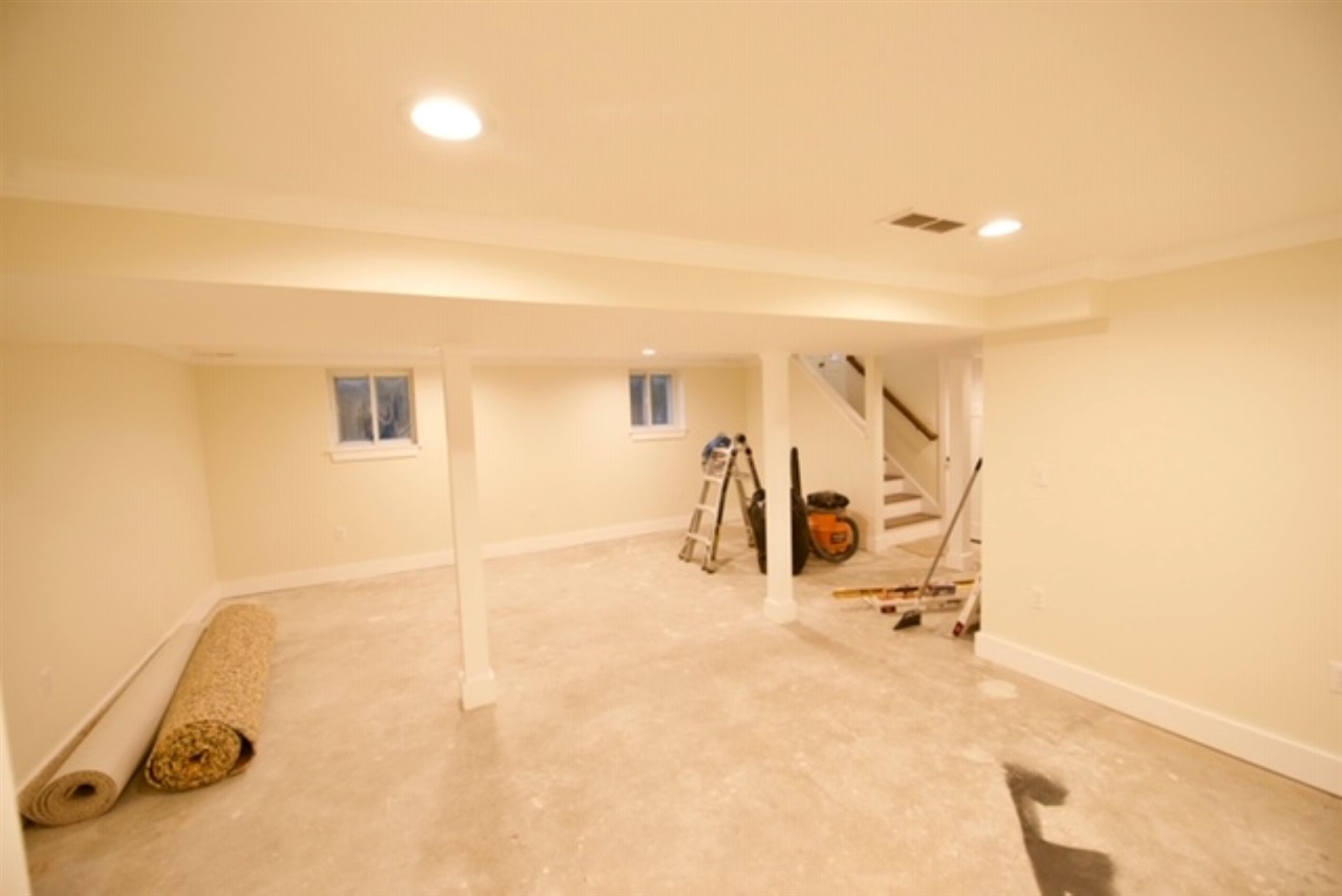 594 South Mammoth Road Manchester, NH 03109 - Photo 7 of 13