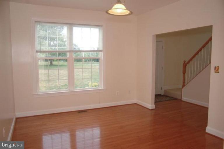 800 Bayard Road Lothian, MD 20711 - Photo 2 of 16 Living Room