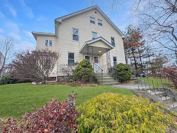 $2,000 | 80 Delmont Avenue, Unit 1, Worcester, MA 01604