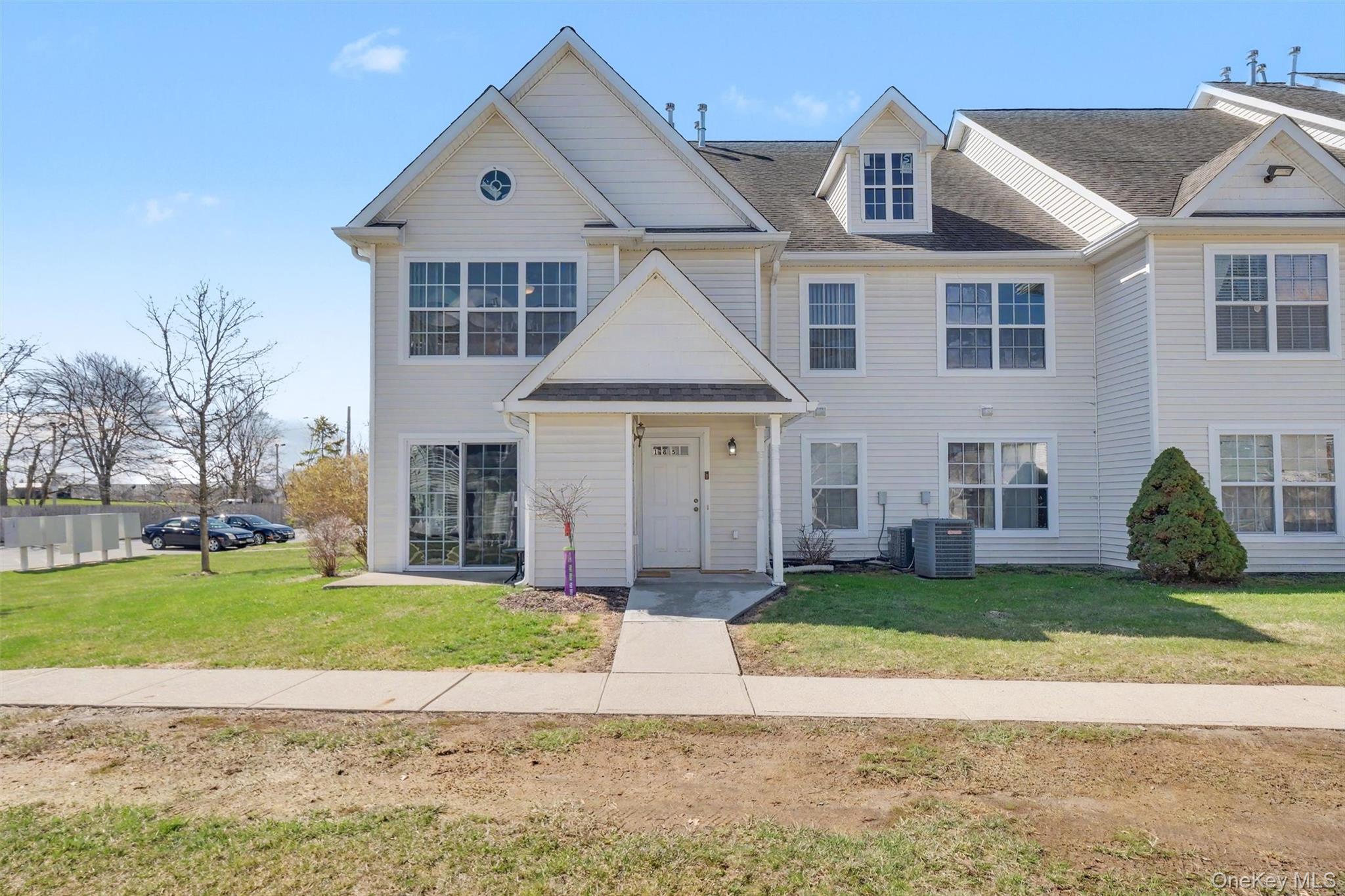 185 Ruth Court Middletown, NY 10940 - Photo 2 of 29