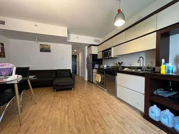 $2,900 | 435 21st Street, Unit 116, Miami Beach, FL 33139