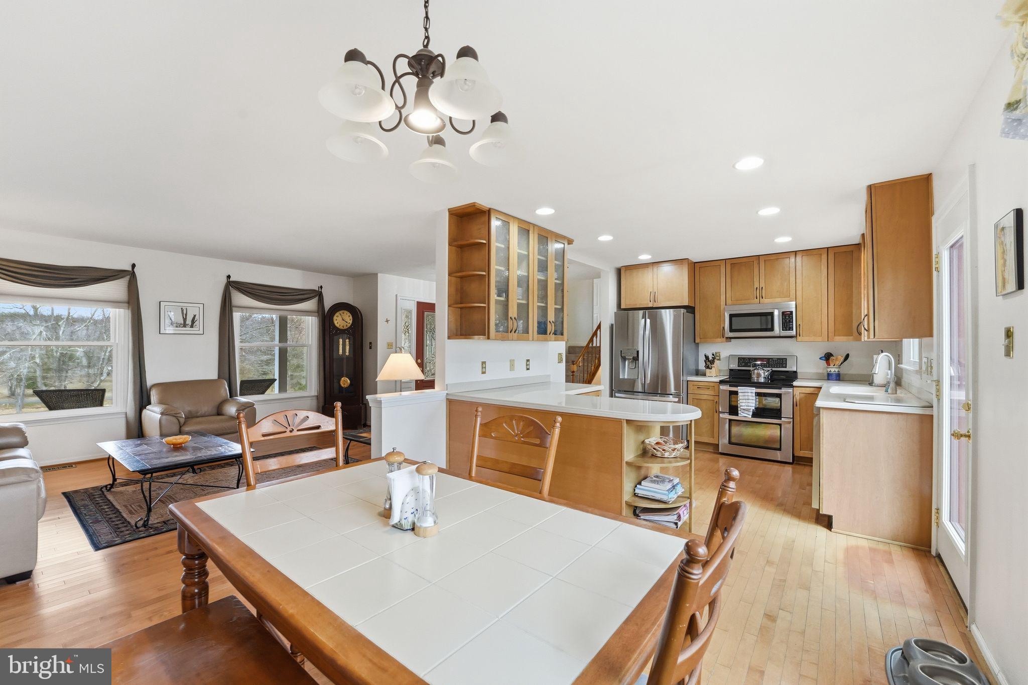 4051 Ringwood Road Nokesville, VA 20181 - Photo 17 of 58 Bright and inviting open kitchen space.