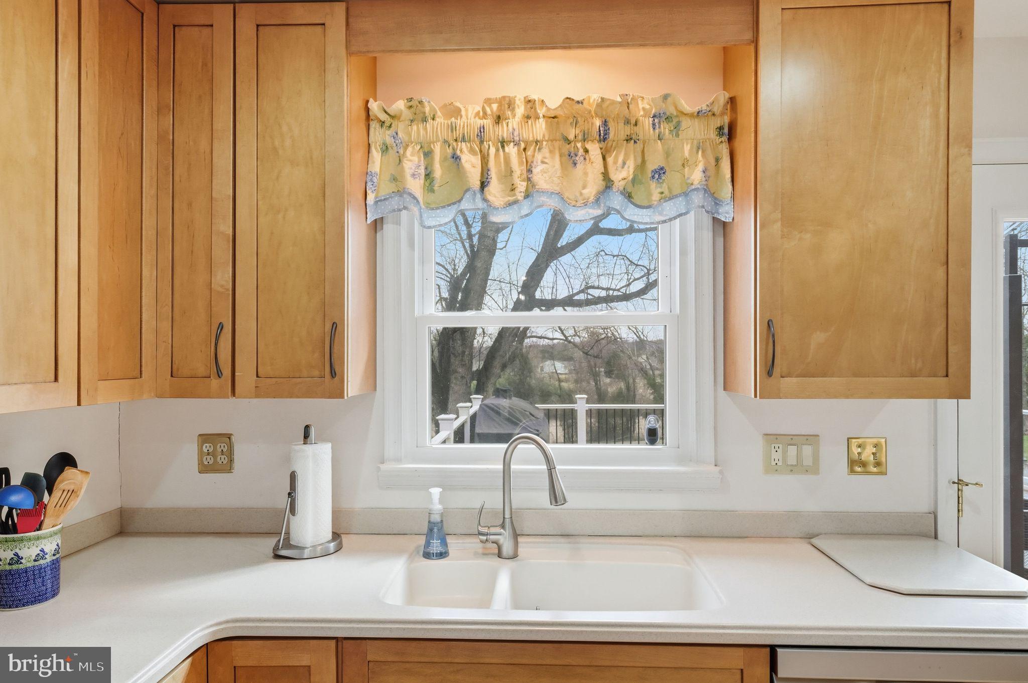 4051 Ringwood Road Nokesville, VA 20181 - Photo 21 of 58 a bathroom with a sink and a window