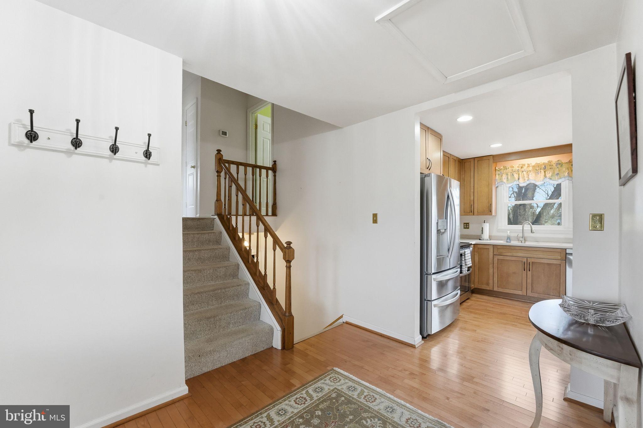 4051 Ringwood Road Nokesville, VA 20181 - Photo 23 of 58 Inviting entryway with warm tones.