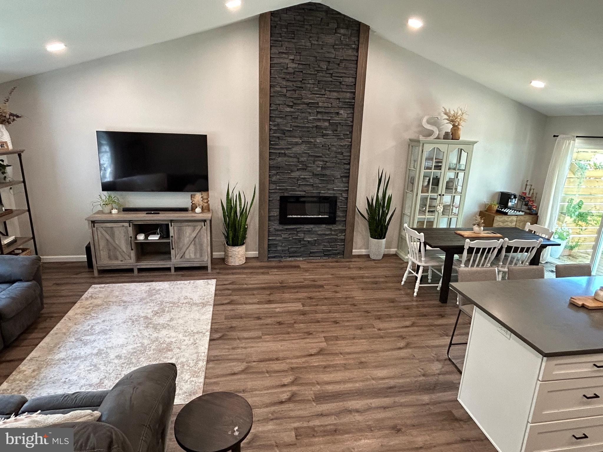 1932 Split Rock Road Lancaster, PA 17601 - Photo 19 of 51 Main living area