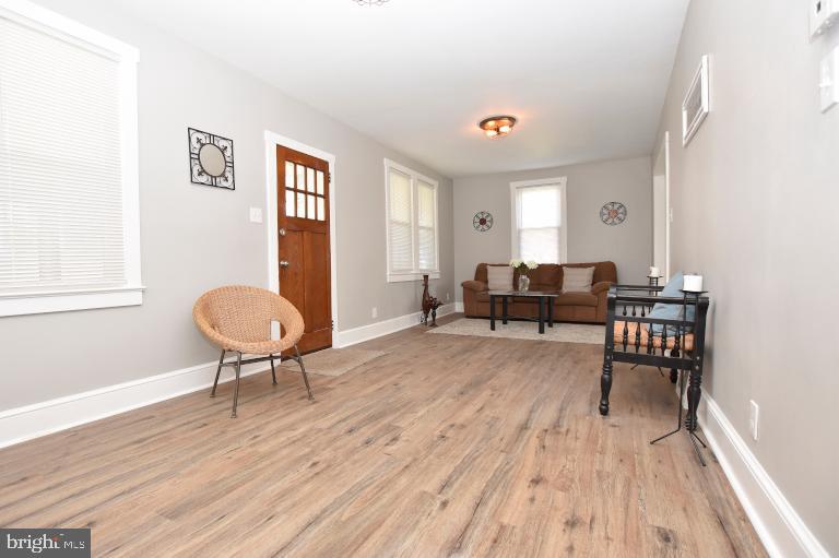 352 Lake Avenue Clementon, NJ 08021 - Photo 16 of 32 Family Room