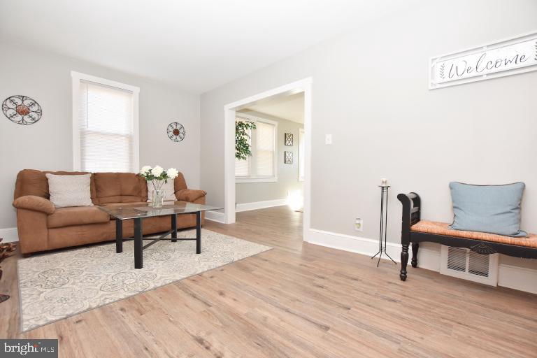 352 Lake Avenue Clementon, NJ 08021 - Photo 17 of 32 Family Room