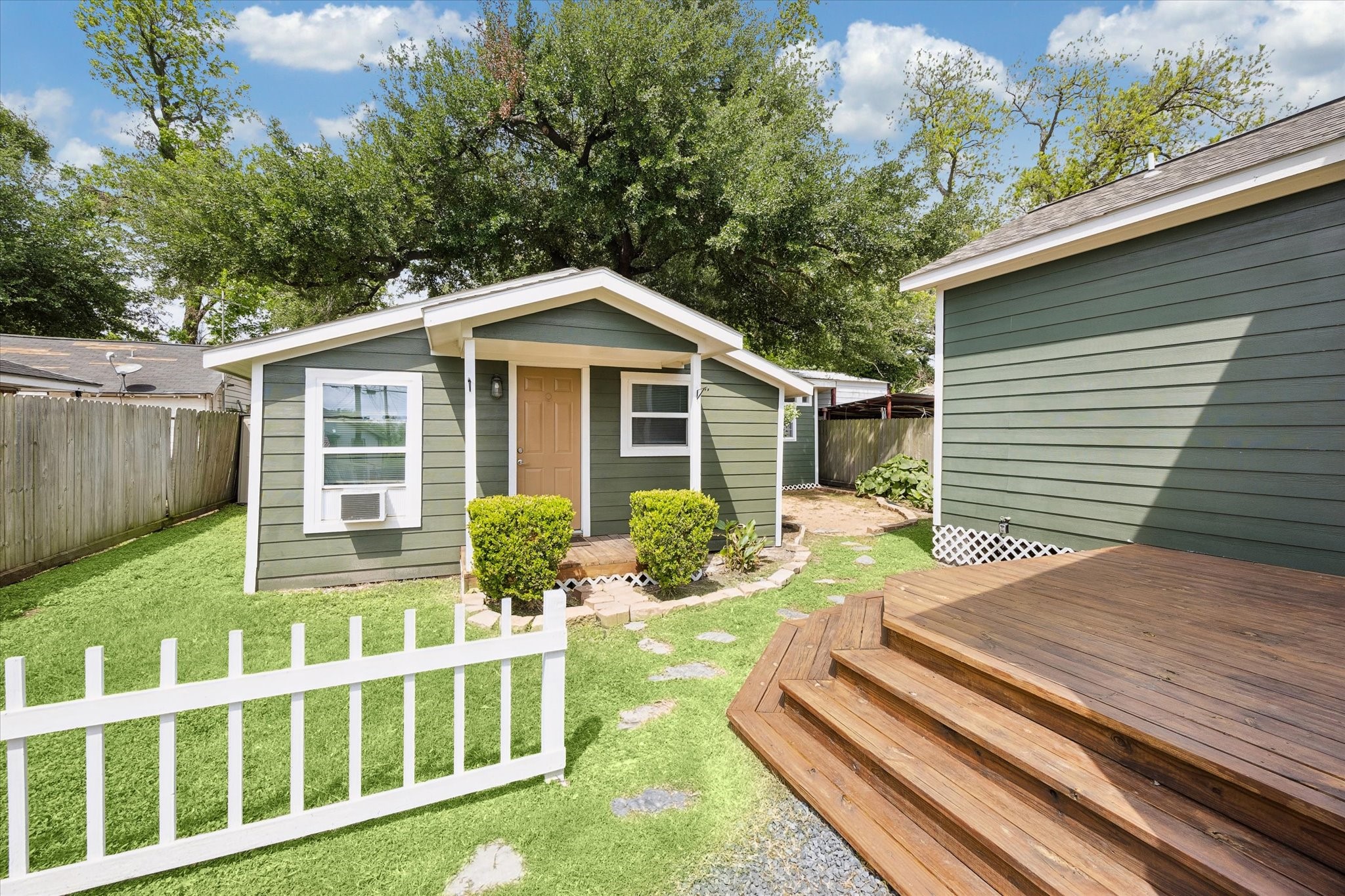 5105 Chapman Street Houston, TX 77009 - Photo 35 of 49 Cutest Casita/Garage Apt! With Yard!