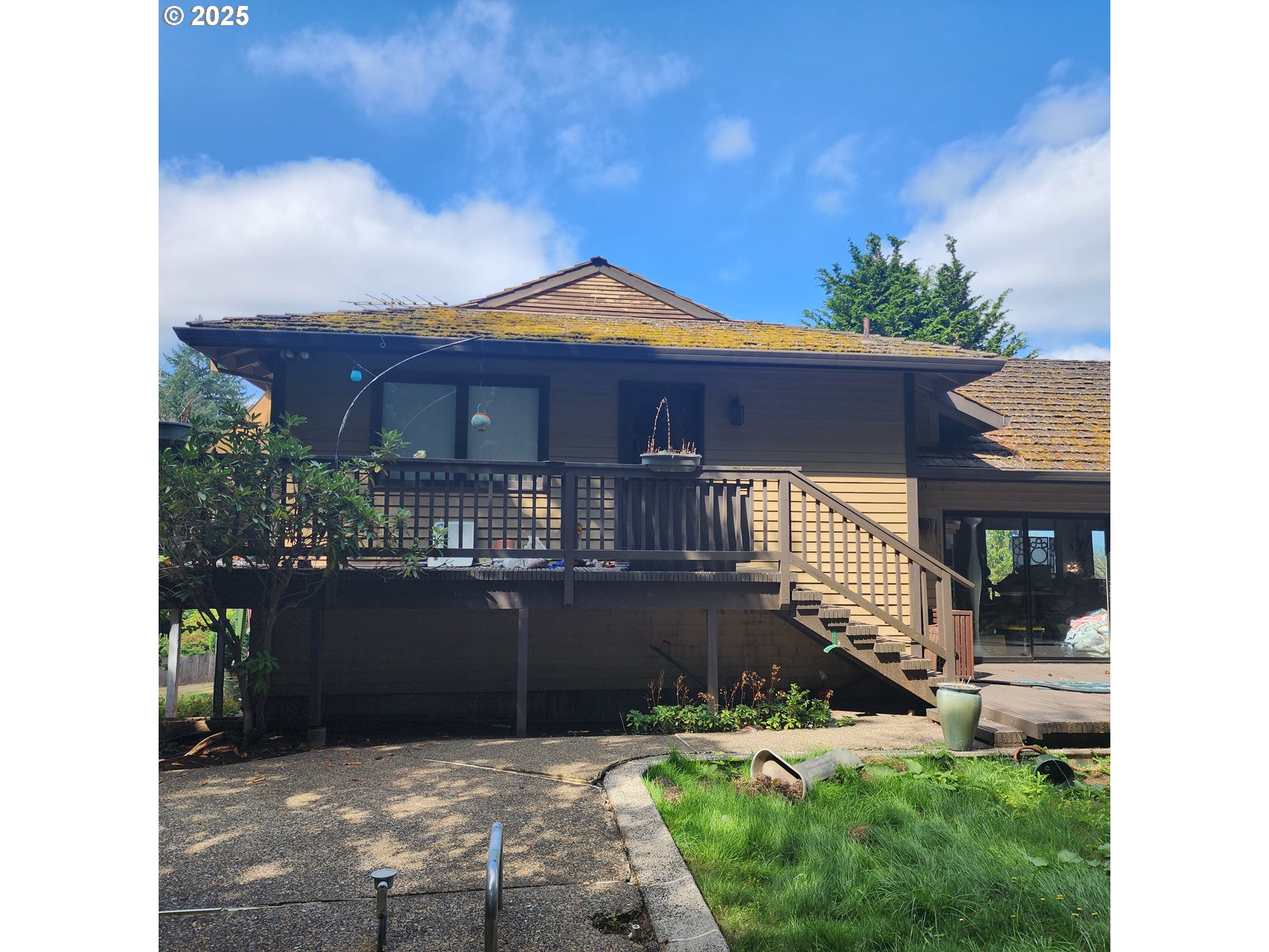 7455 Southwest 195th Avenue Beaverton, OR 97007 - Photo 18 of 21 a view of a small yard in front of a house with a small yard