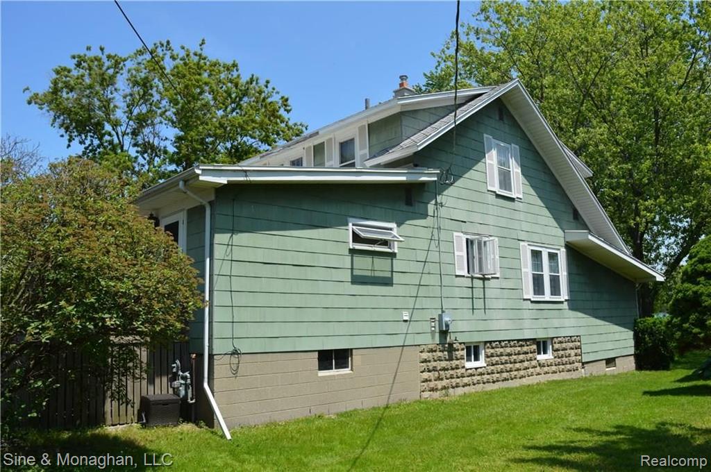7427 South River Road Marine City, MI 48039 - Photo 3 of 17