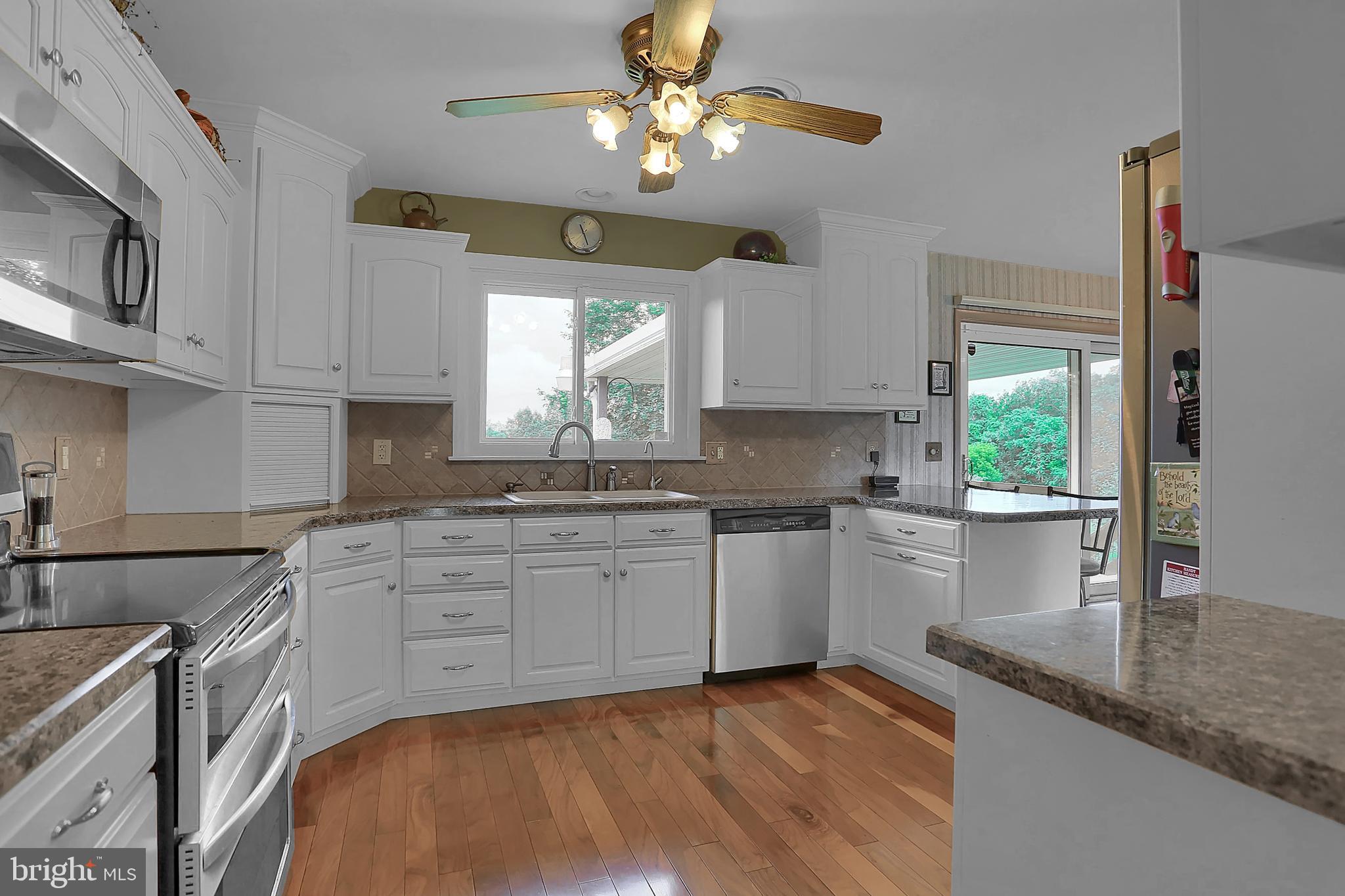 5535 Patton Bridge Road Greencastle, PA 17225 - Photo 5 of 45 Stainless Steel appliances & double oven