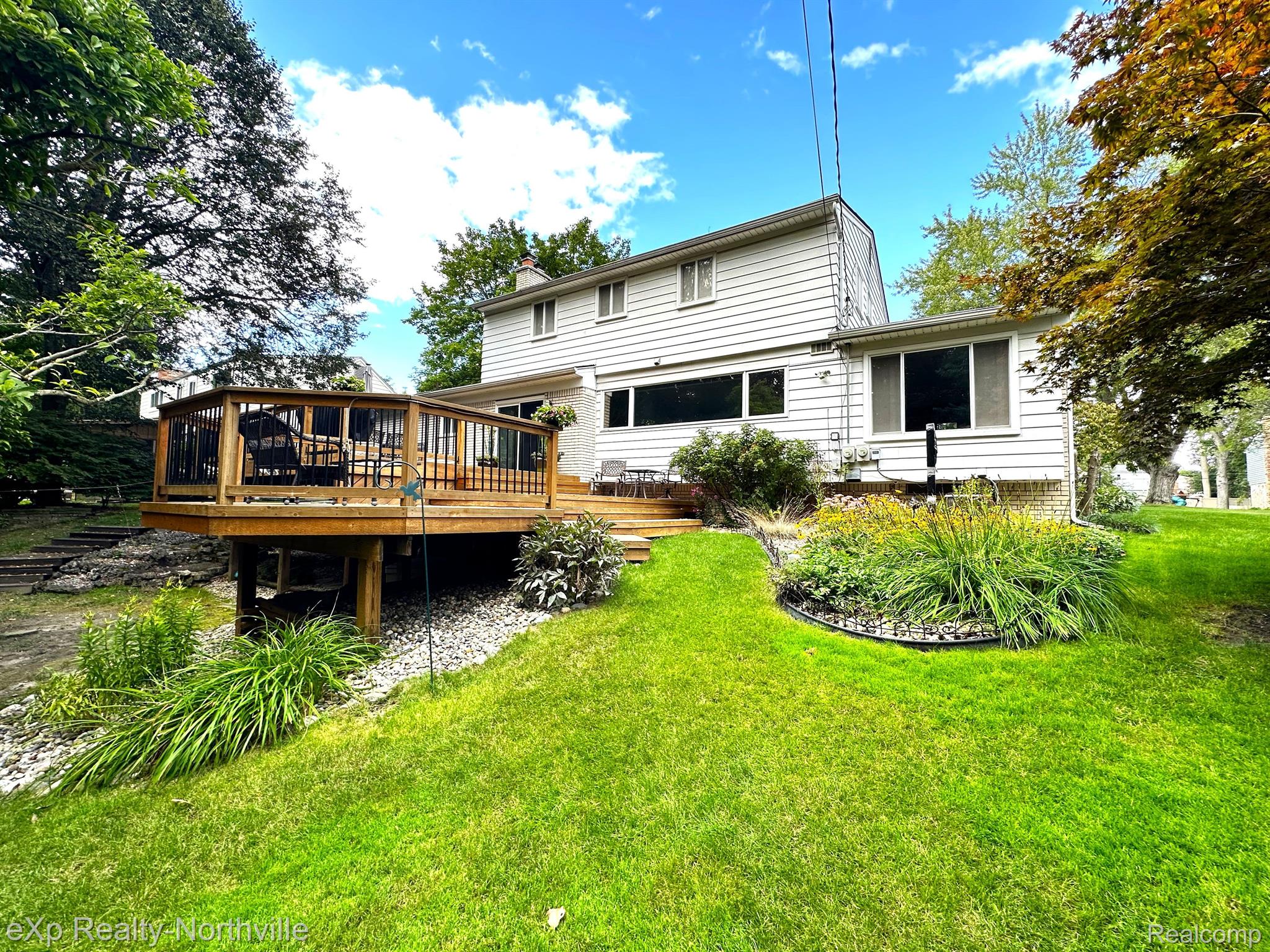 16017 Riverside Drive Livonia, MI 48154 - Photo 4 of 34 Gallery Image 4