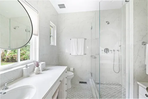 $3,750,000 | 61 Dayton Lane, East Hampton, NY 11937