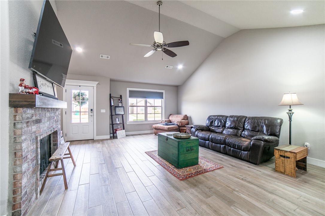 537 Brooke Street Tontitown, AR 72762 - Photo 5 of 31 Gallery Image 5