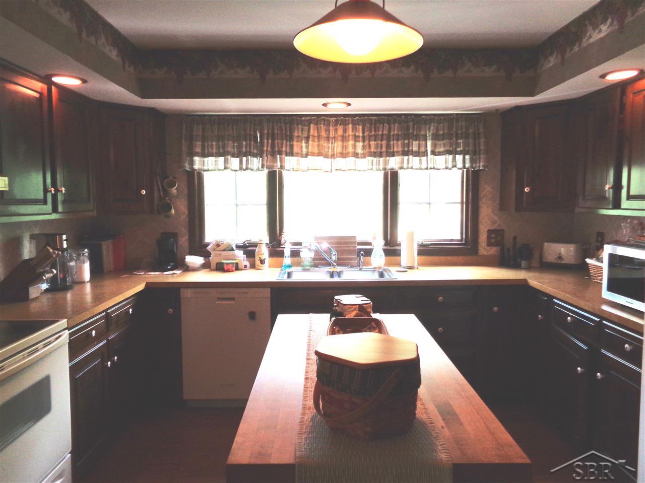 4601 Maple Road Frankenmuth, MI 48734 - Photo 6 of 20 31244572-5.JPG