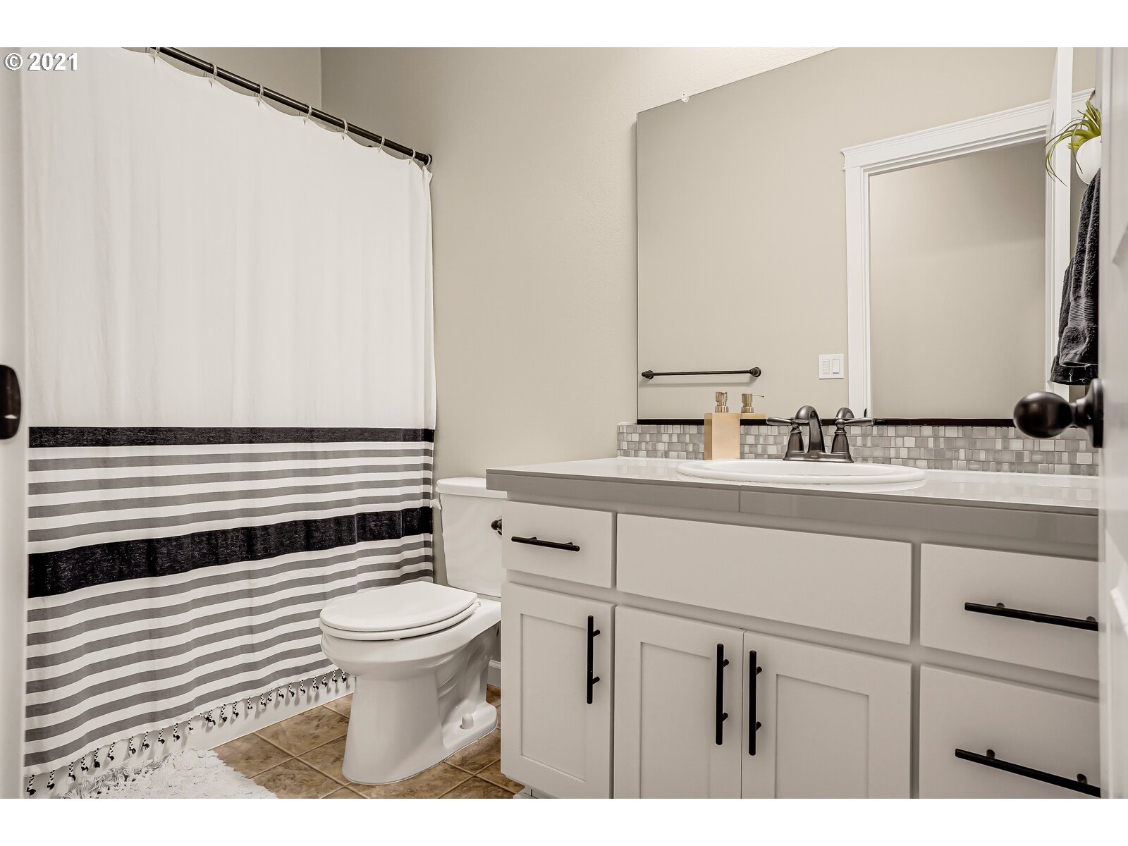 6053 Northeast Tuscan Loop Albany, OR 97321 - Photo 20 of 32 Gallery Image 20
