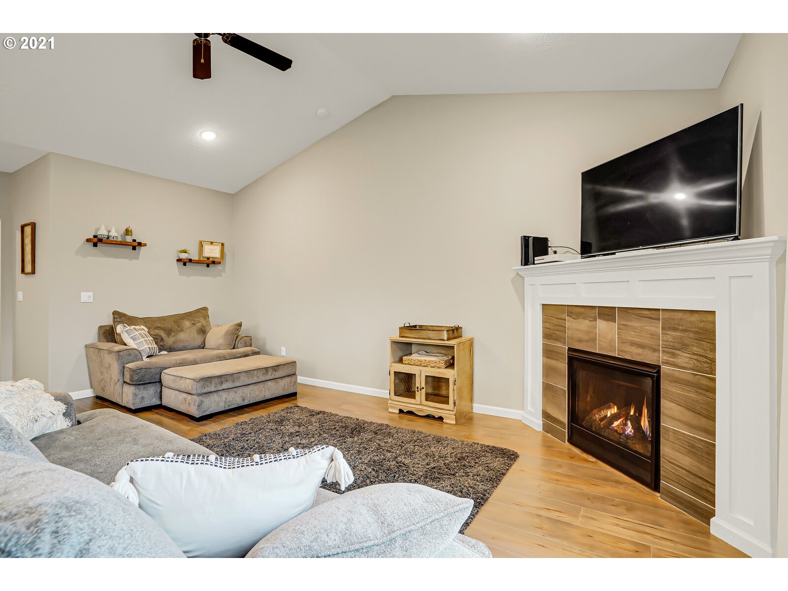 6053 Northeast Tuscan Loop Albany, OR 97321 - Photo 5 of 32 Gallery Image 5