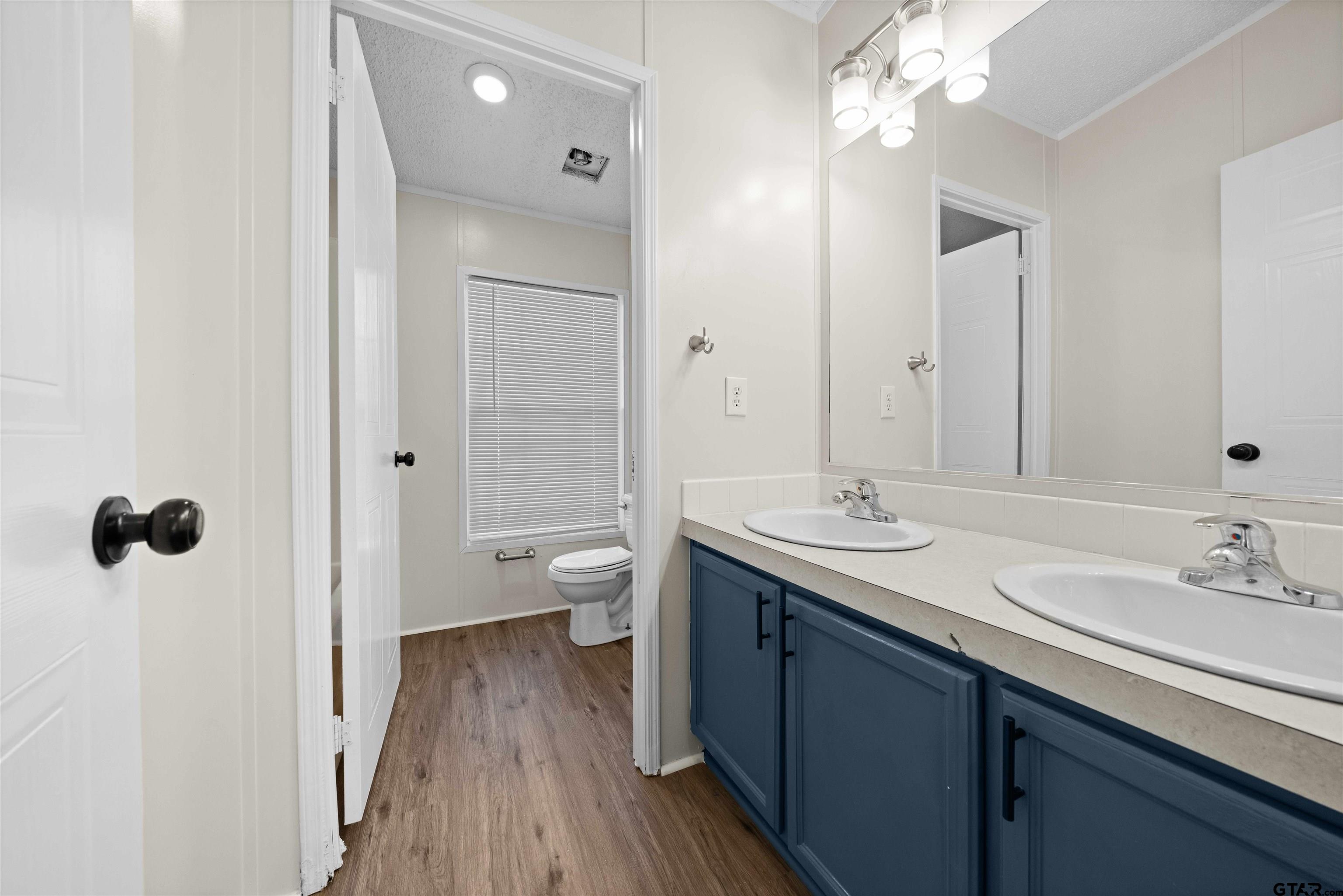 10450 Peterson Tyler, TX 75708 - Photo 26 of 29 Hallway Bathroom