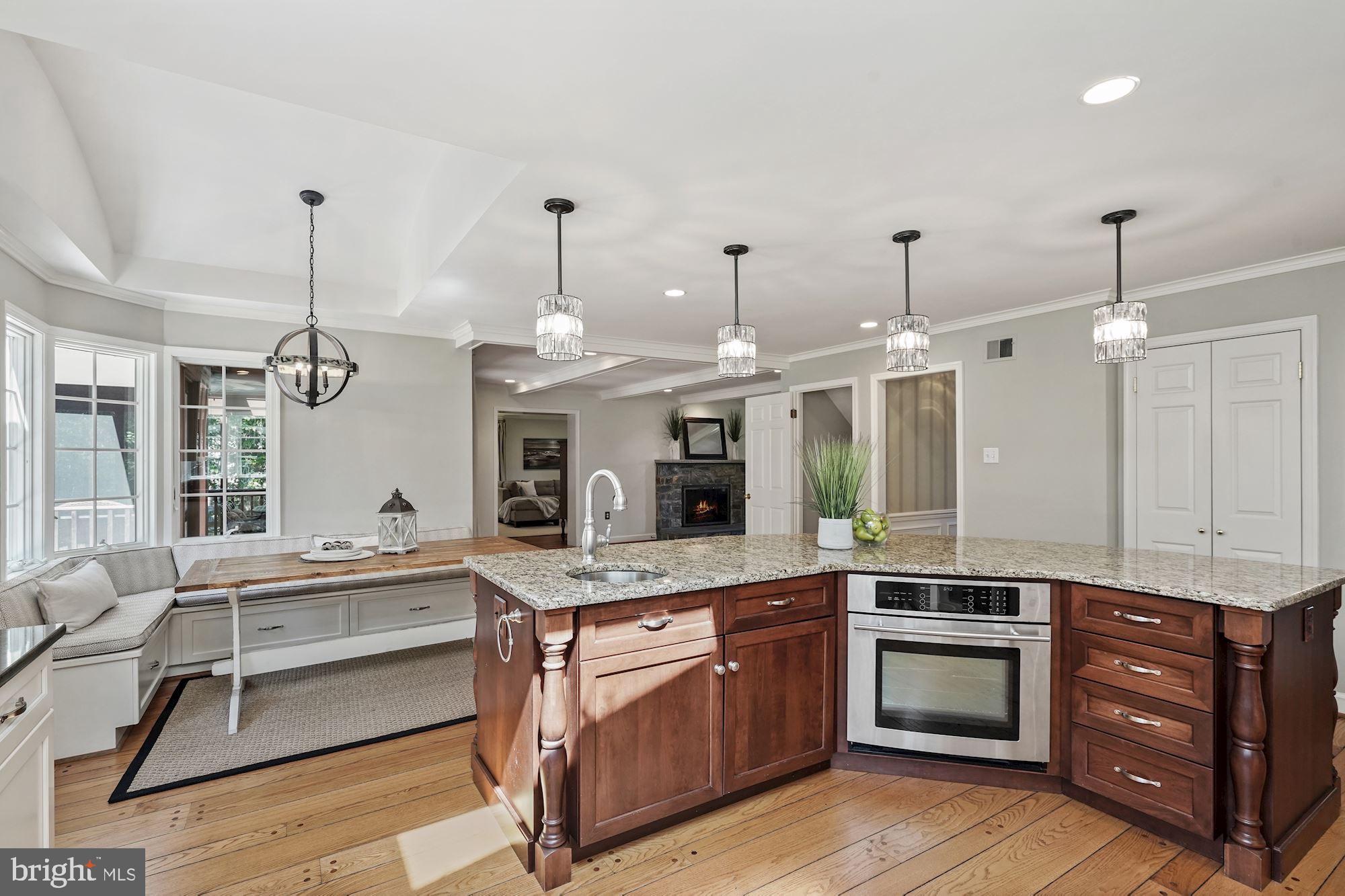 14604 Springfield Road Darnestown, MD 20874 - Photo 11 of 40 Sun-filled gourmet kitchen