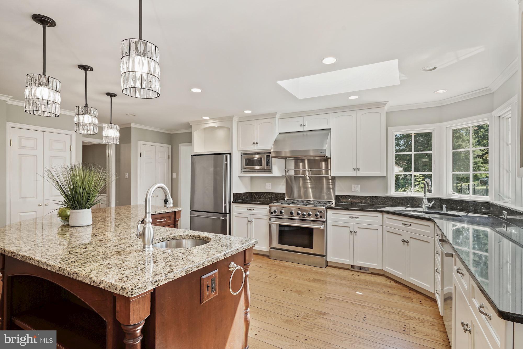 14604 Springfield Road Darnestown, MD 20874 - Photo 12 of 40 Granite countertops & stainless appliances