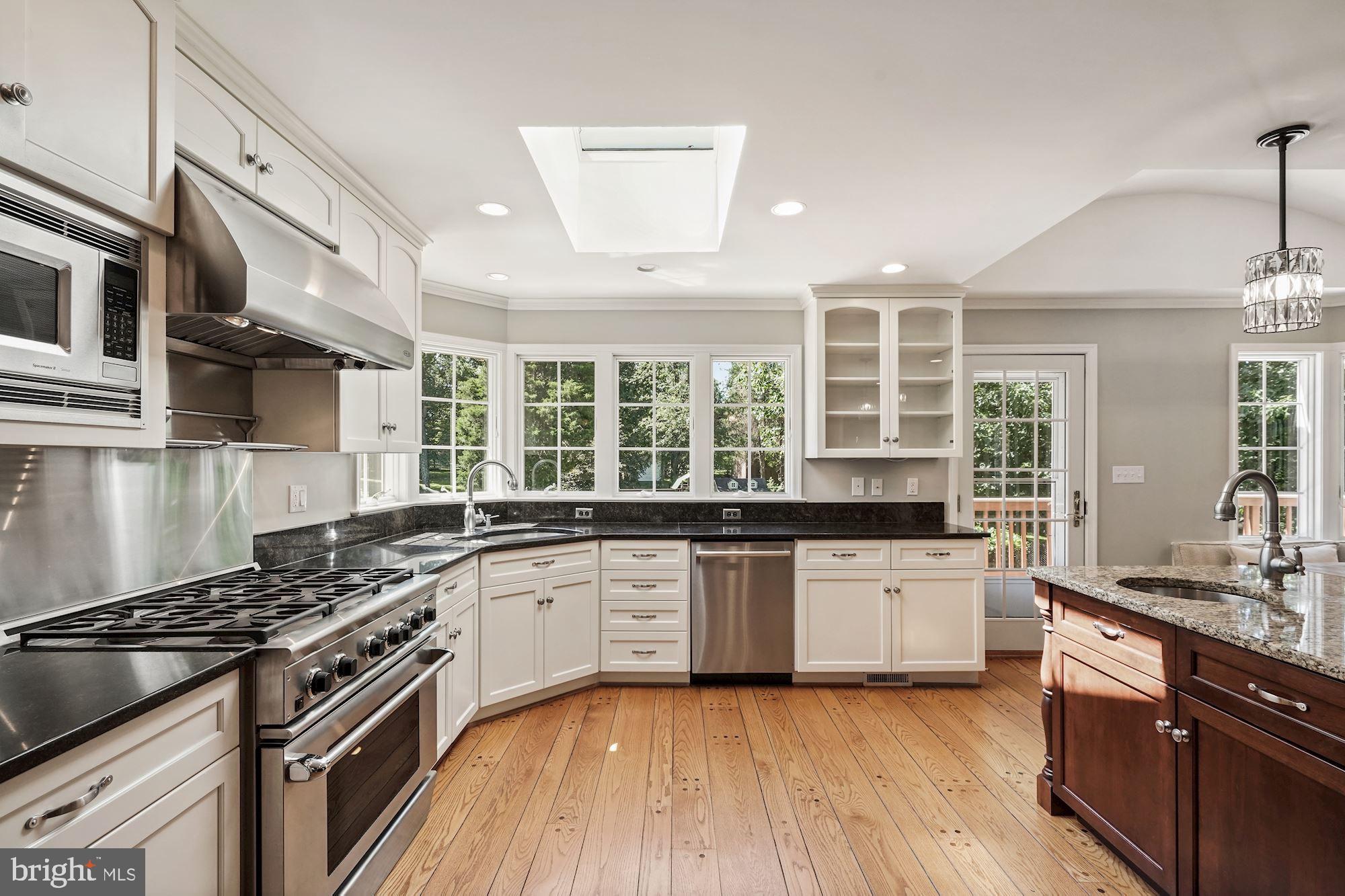 14604 Springfield Road Darnestown, MD 20874 - Photo 14 of 40 Gourmet kitchen overlooking landscaped backyard