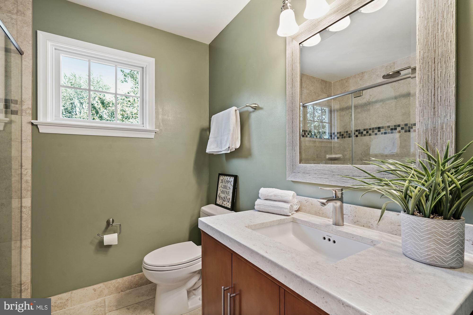 14604 Springfield Road Darnestown, MD 20874 - Photo 29 of 40 Renovated full bath