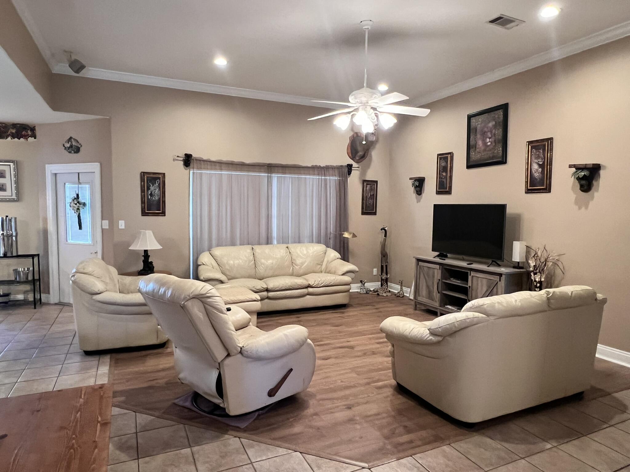 5526 Monterrey Road Crestview, FL 32539 - Photo 6 of 18 IMG_3096