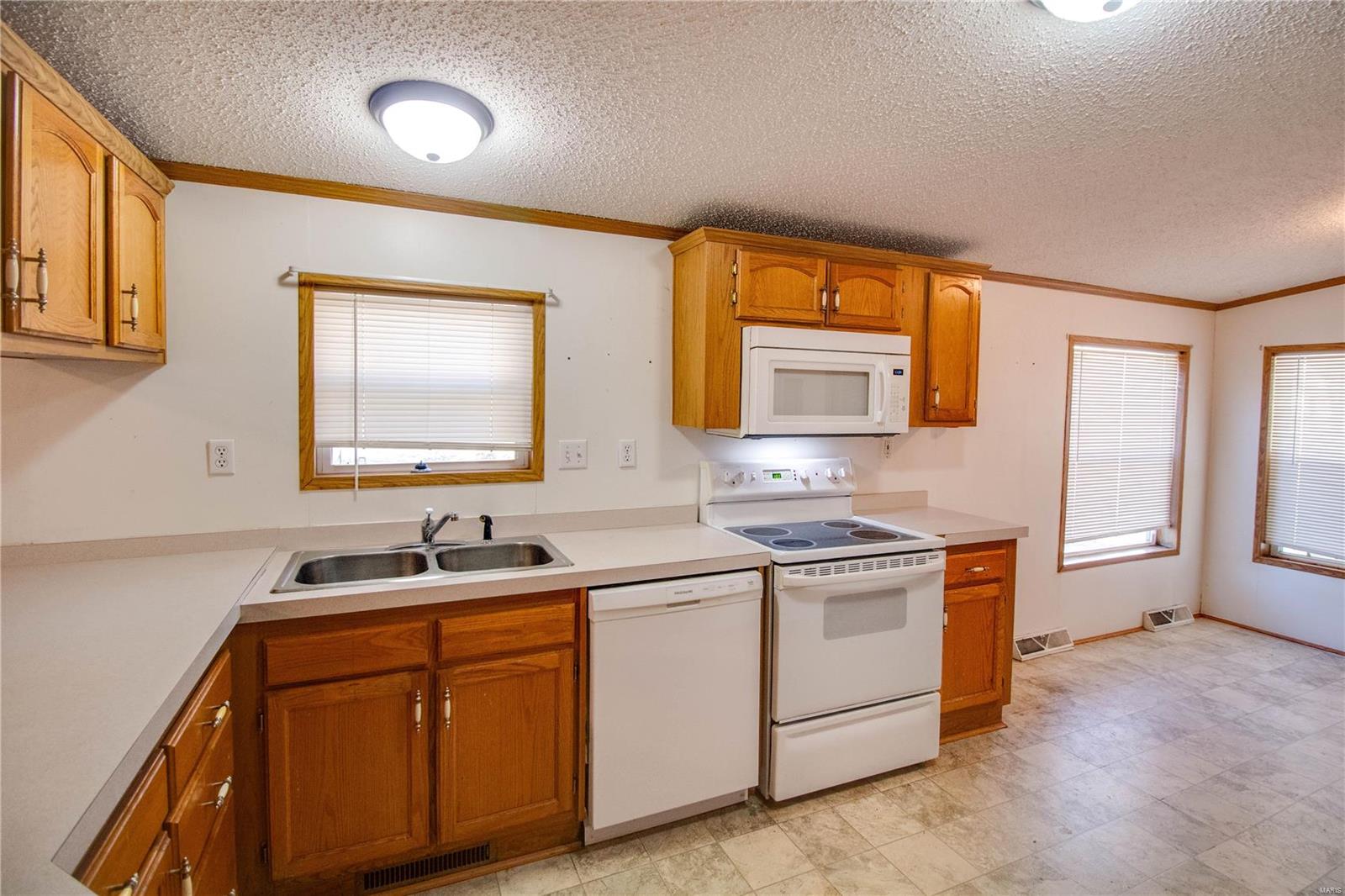 14430 Spillway Road Girard, IL 62640 - Photo 16 of 45