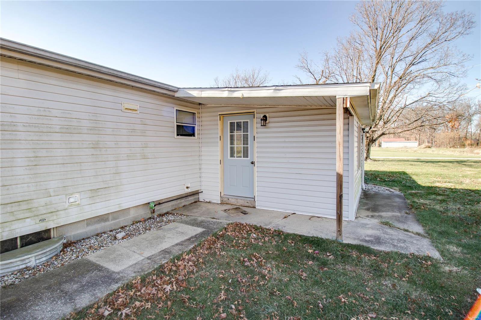 14430 Spillway Road Girard, IL 62640 - Photo 38 of 45