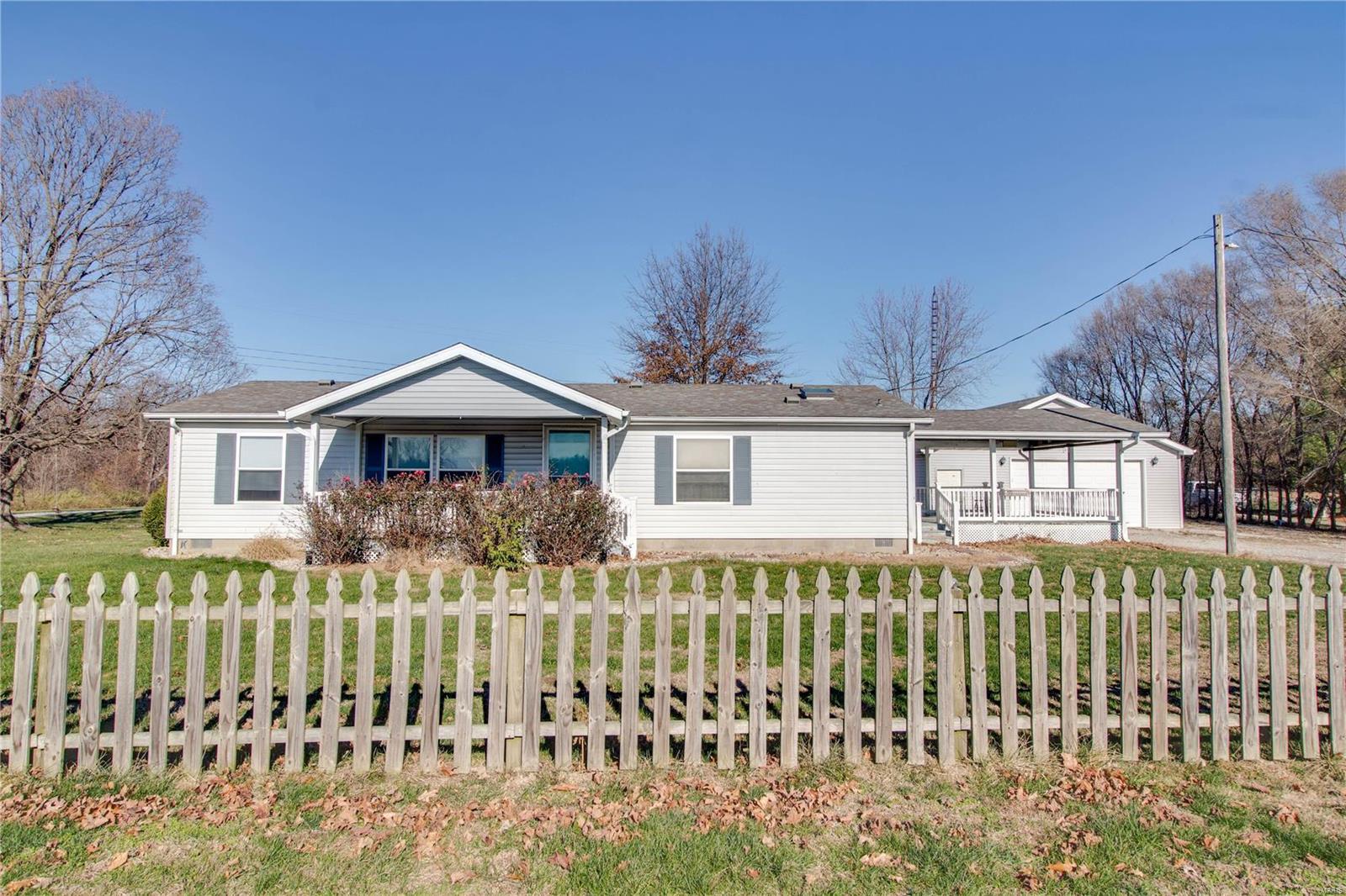 14430 Spillway Road Girard, IL 62640 - Photo 4 of 45